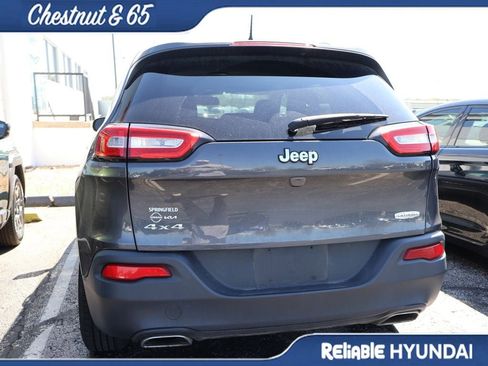 Used 2017 Jeep Cherokee Latitude w/ Cold Weather Group image 18