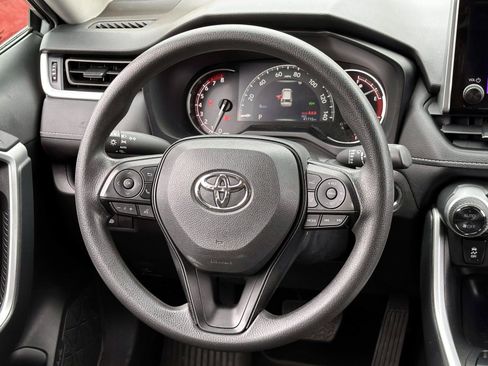 Used 2025 Toyota RAV4 XLE AWD/4WD image 16
