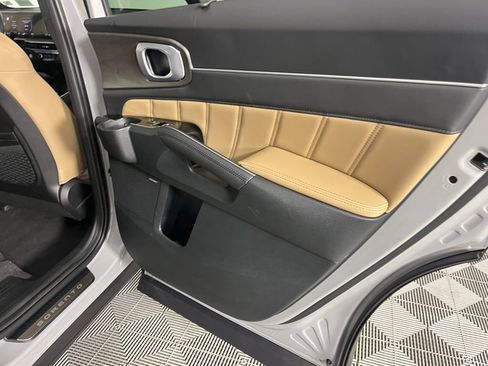 Used 2025 Kia Sorento SX Prestige w/ Olive Brown Leather Package image 36