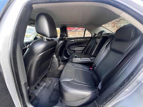Used 2016 Chrysler 300 C image 15