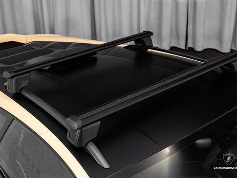 Used 2024 Lamborghini Huracan Sterrato image 4