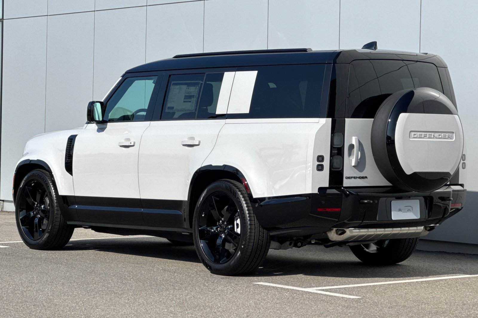New 2026 Land Rover Defender 130 X-Dynamic SE AWD/4WD image 3