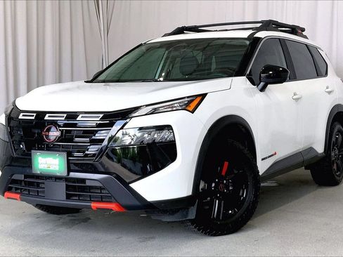 Used 2025 Nissan Rogue SV AWD/4WD image 12