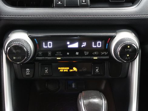 Used 2019 Toyota RAV4 Limited FWD image 20