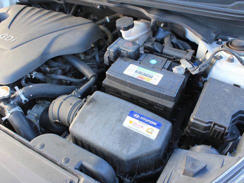 Used 2017 Hyundai Veloster image 24