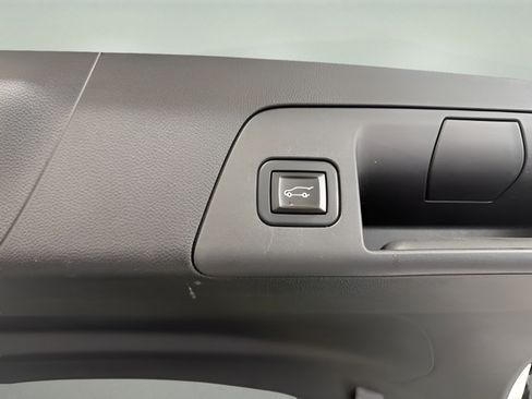 Used 2022 Buick Envision Essence w/ Technology Package I FWD image 33