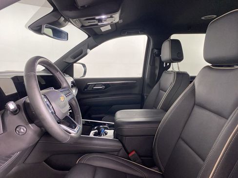 Used 2025 Chevrolet Tahoe Premier AWD/4WD image 12