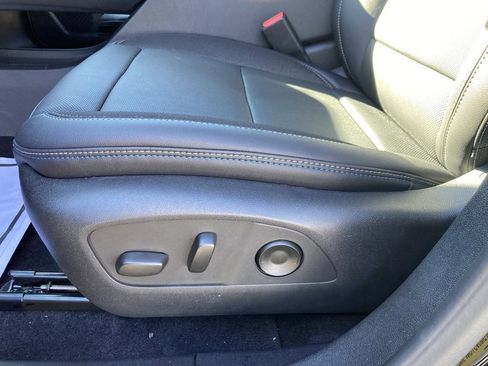 New 2026 Chevrolet Equinox EV LT image 10