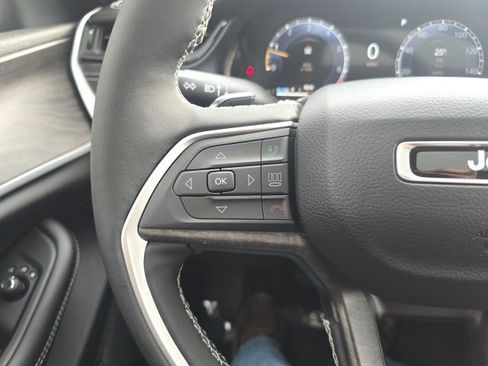 New 2026 Jeep Grand Cherokee Altitude image 13