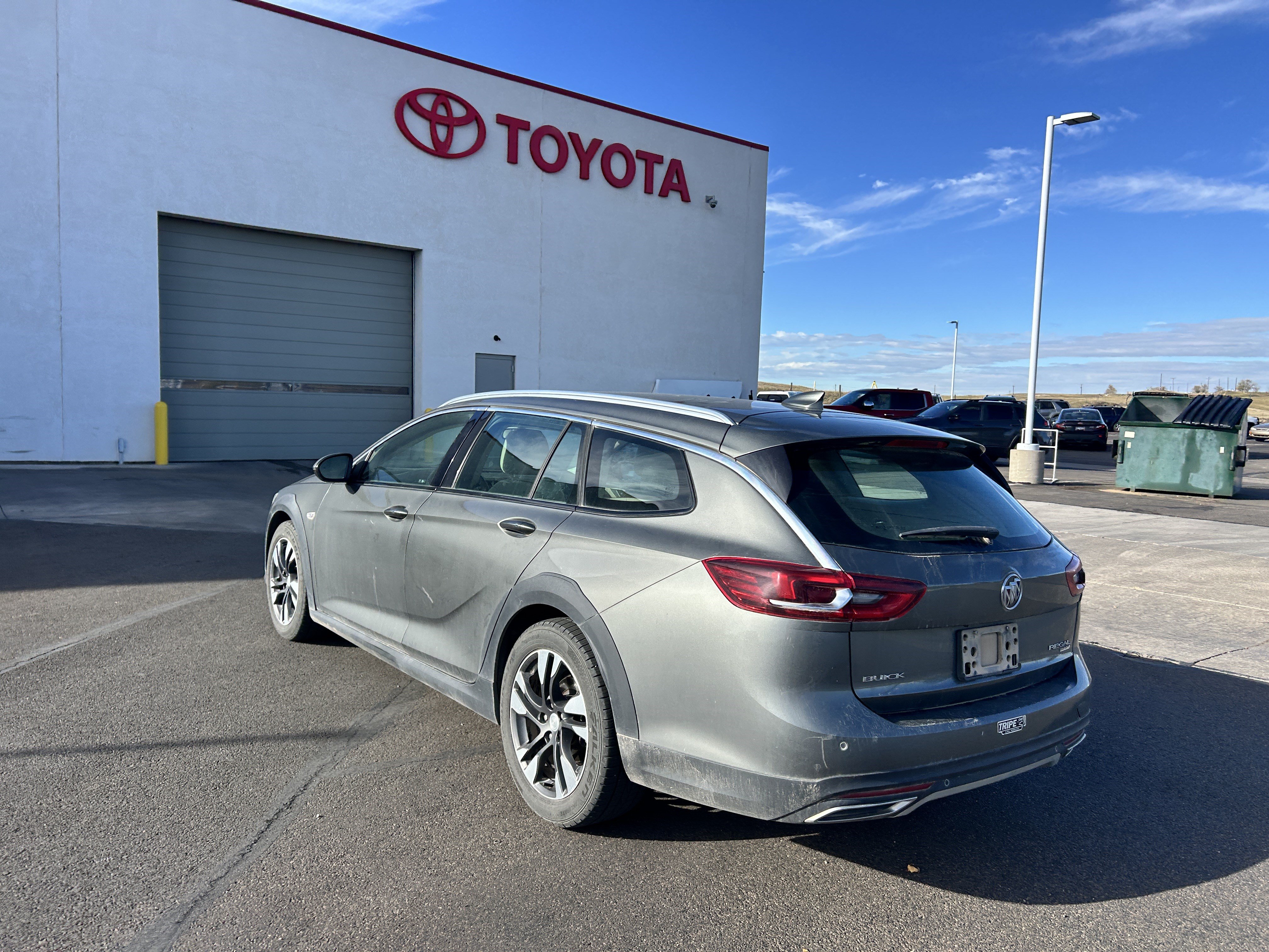 Used 2018 Buick Regal Preferred w/ Sights and Sounds Package AWD/4WD image 3