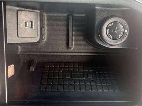 Used 2025 Ford Expedition Active AWD/4WD image 66