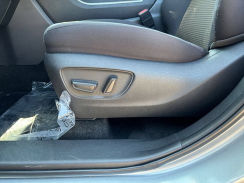 Used 2025 Toyota Highlander LE FWD image 22