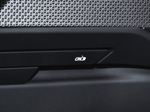 Used 2024 BMW 740i xDrive 740i xDrive image 19