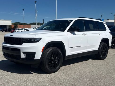 Used 2024 Jeep Grand Cherokee L Laredo AWD/4WD image 2