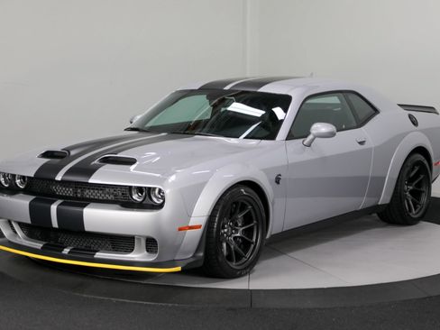 Used 2023 Dodge Challenger SRT Hellcat w/ Plus Package RWD image 6