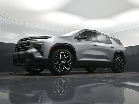 Used 2025 Chevrolet Traverse High Country w/ LPO, Floor Liner Package FWD image 37
