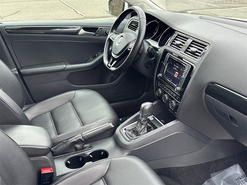 Used 2017 Volkswagen Jetta SEL image 6
