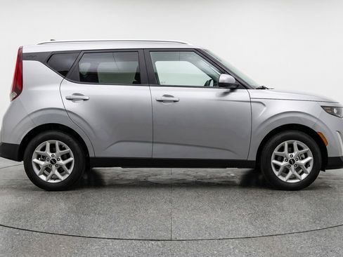 Used 2025 Kia Soul LX w/ LX Technology Package FWD image 8