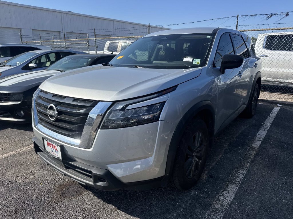 Used 2024 Nissan Pathfinder S FWD image 5