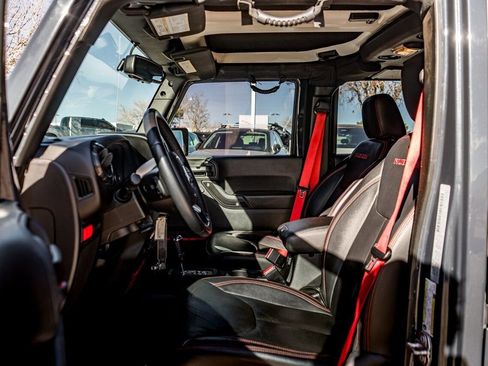 Used 2017 Jeep Wrangler Unlimited Rubicon image 15