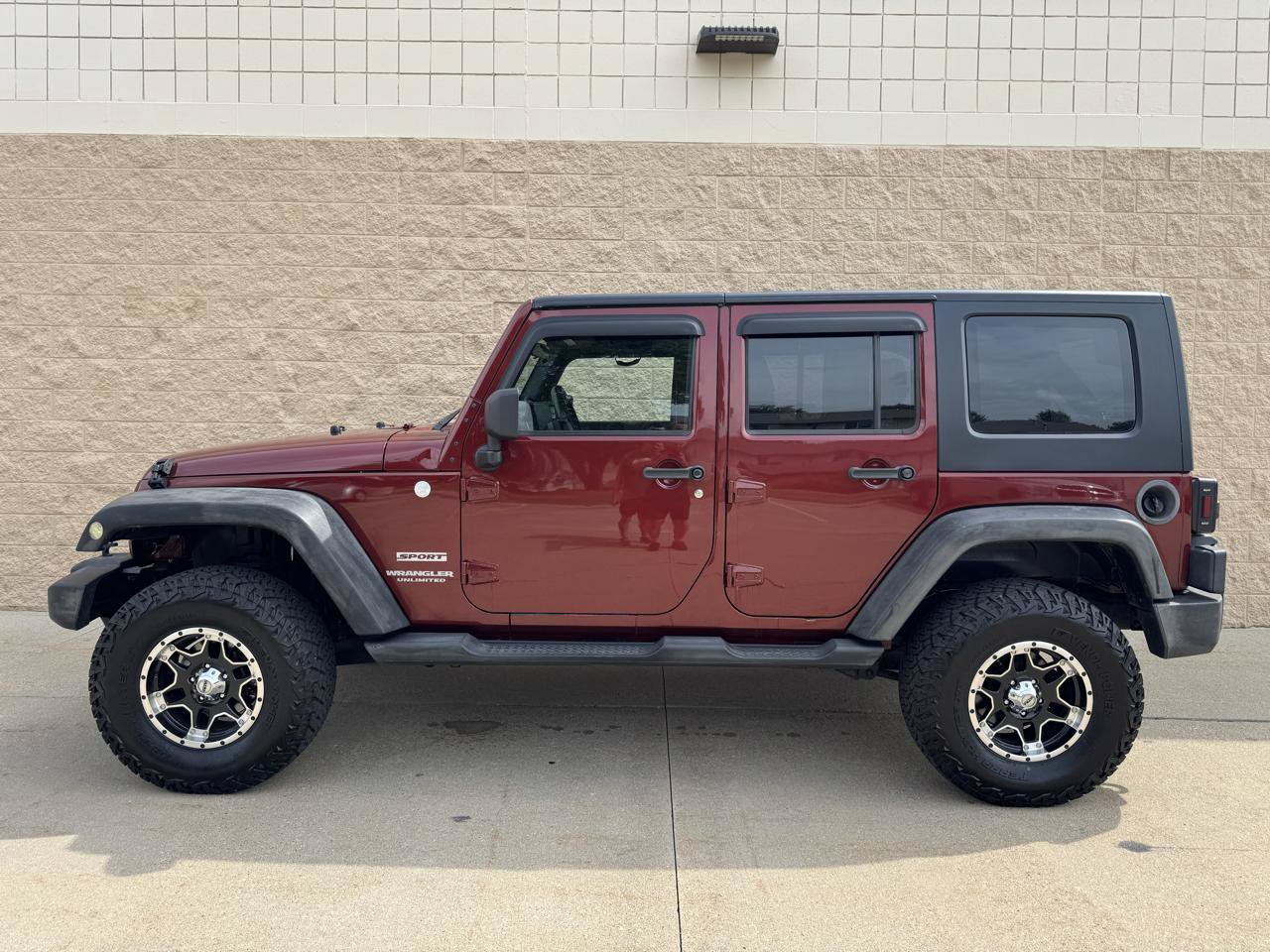Used 2010 Jeep Wrangler Unlimited Sport w/ Trailer Tow Group AWD/4WD image 3