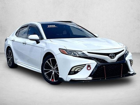 Used 2018 Toyota Camry SE image 10