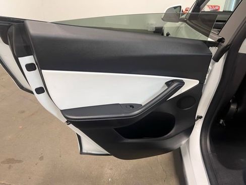 Used 2021 Tesla Model Y Long Range image 19
