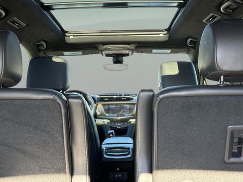 Used 2021 Cadillac XT6 Sport w/ LPO, ONYX Package image 32