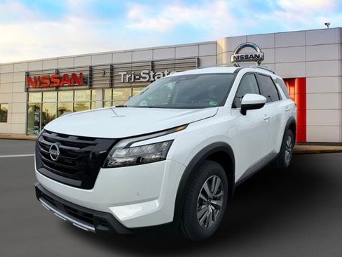 New 2025 Nissan Pathfinder SL w/ Black Appearance Package image 2