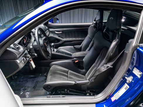 Used 2021 Porsche 718 Cayman GT4 RWD image 41