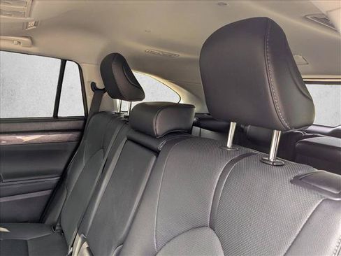 Used 2023 Toyota Highlander Limited FWD image 14