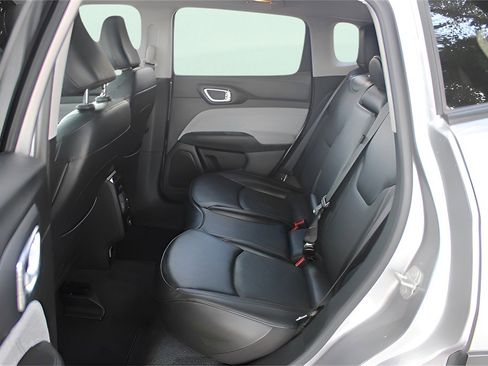 Used 2022 Jeep Compass Latitude image 31