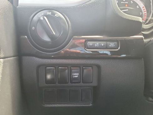Used 2018 Nissan Titan SV RWD image 36