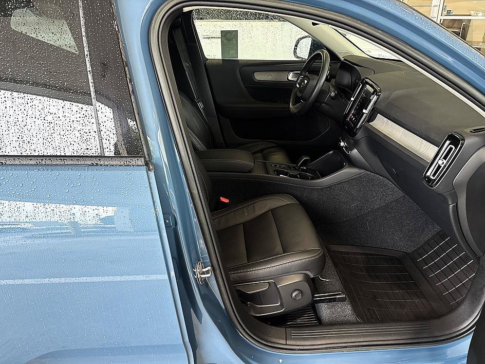 Used 2023 Volvo XC40 B5 Core AWD/4WD image 22