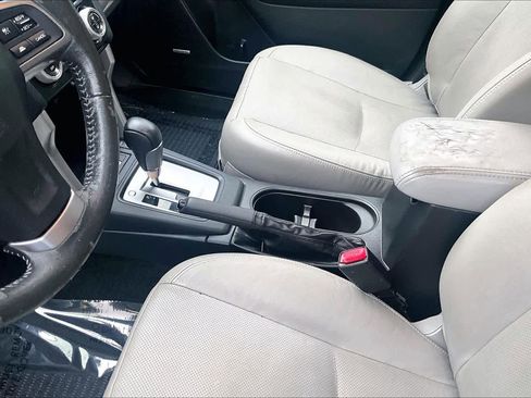 Used 2016 Subaru Forester 2.5i Limited AWD/4WD image 17