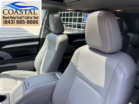 Used 2017 Toyota Highlander XLE FWD image 11