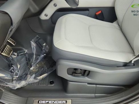 Used 2025 Land Rover Defender 110 X image 33