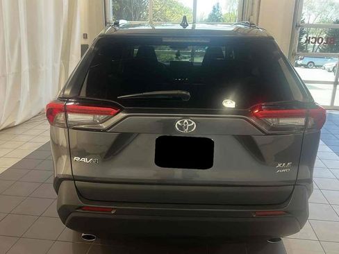 Used 2022 Toyota RAV4 XLE image 5