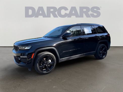 Used 2024 Jeep Grand Cherokee Limited w/ Black Appearance Package AWD/4WD image 3