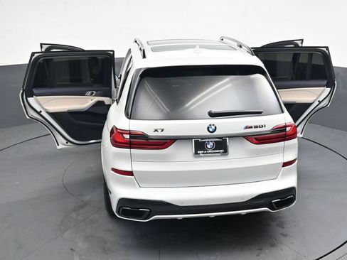 Used 2021 BMW X7 M50i w/ Dynamic Handling Package AWD/4WD image 40
