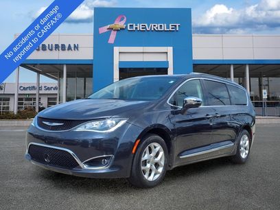Used 2019 Chrysler Pacifica Limited w/ Advanced Safetytec Group