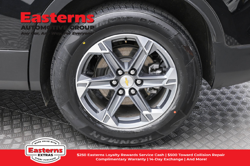 Used 2025 Chevrolet Blazer LT FWD image 9