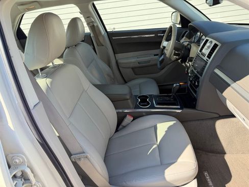 Used 2009 Chrysler 300 Touring RWD image 27