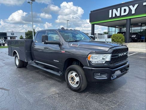 Used 2022 RAM 3500 Tradesman w/ Convenience Group AWD/4WD image 2