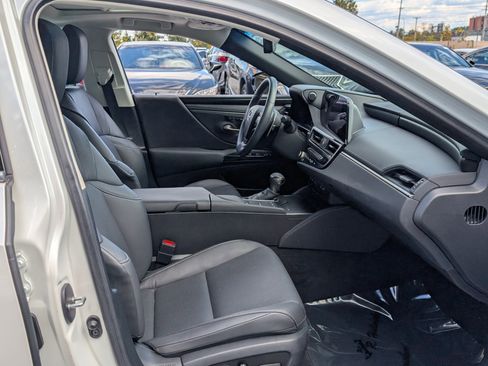 Certified 2022 Lexus ES 350 w/ Premium Package image 11