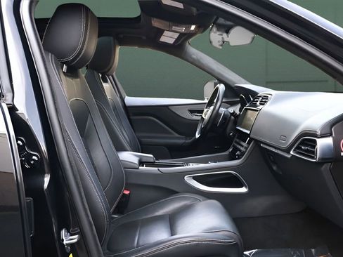 Used 2019 Jaguar F-PACE S AWD/4WD image 29