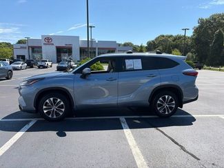 Used 2022 Toyota Highlander XLE AWD/4WD video 2