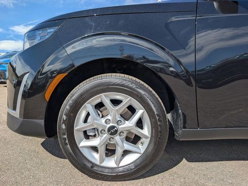 Certified 2025 Kia Soul LX FWD image 11