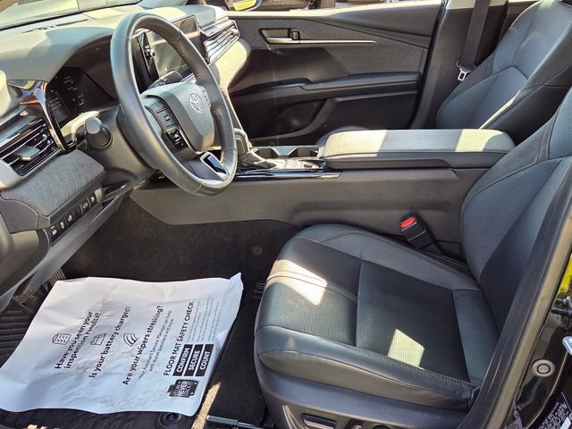 Used 2025 Toyota Camry XLE FWD image 5