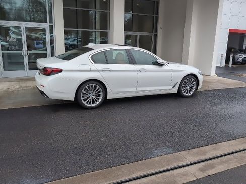 Used 2023 BMW 530i xDrive w/ Premium Package image 3